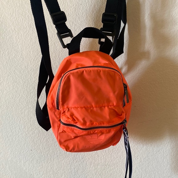 🧡Adidas mini backpack🧡